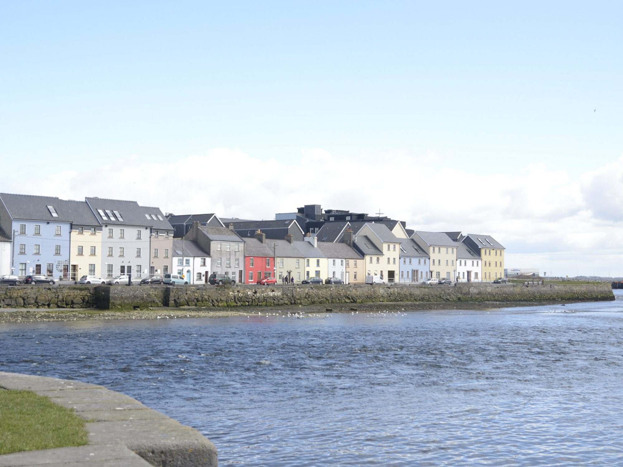 Die Häuser am Galway Bay