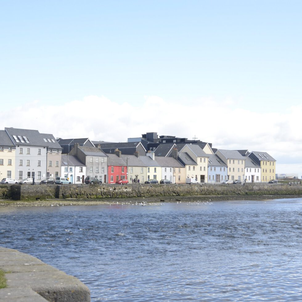Die Häuser am Galway Bay